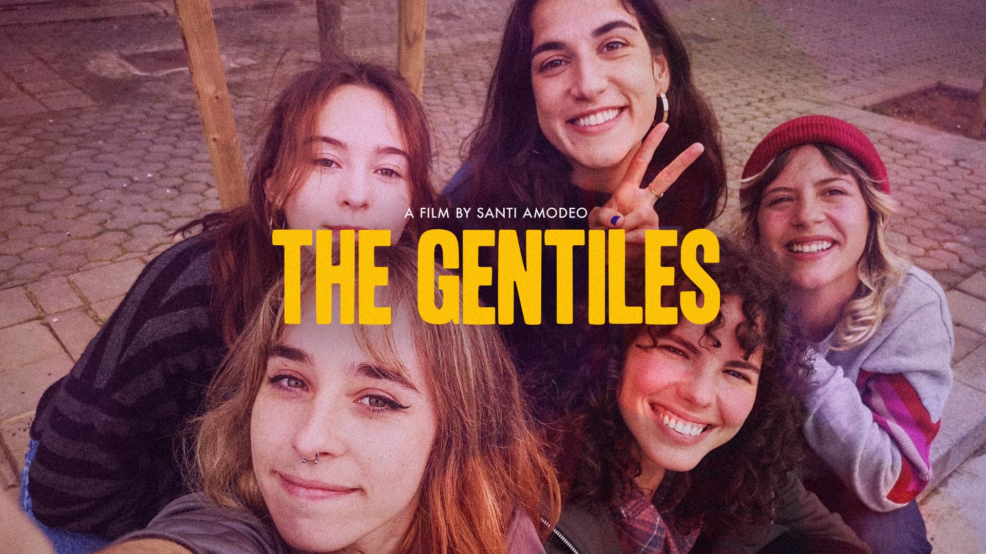 Las Gentiles — key visual: the group in a selfie